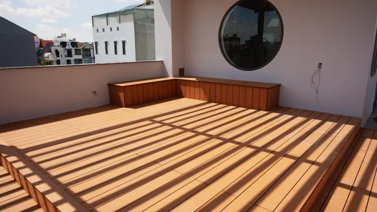 Sàn gỗ nhựa ngoài trời Hobi – Đặc điểm và ứng dụng của sàn gỗ nhựa composite