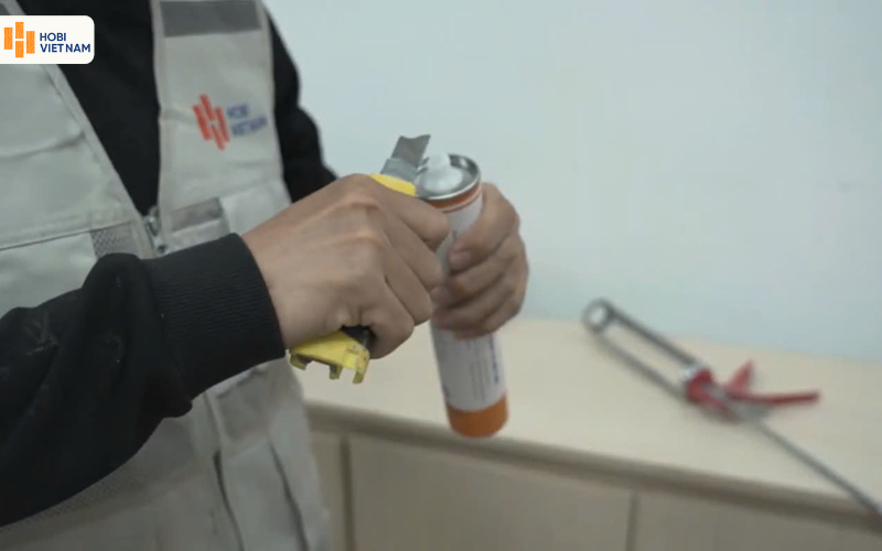 Cắt đầu vòi keo Hobi Bond