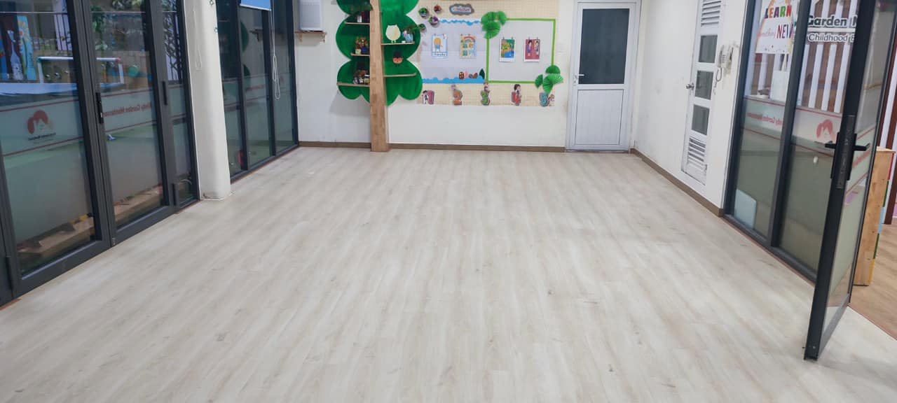 Banner sàn nhựa Hobiwood