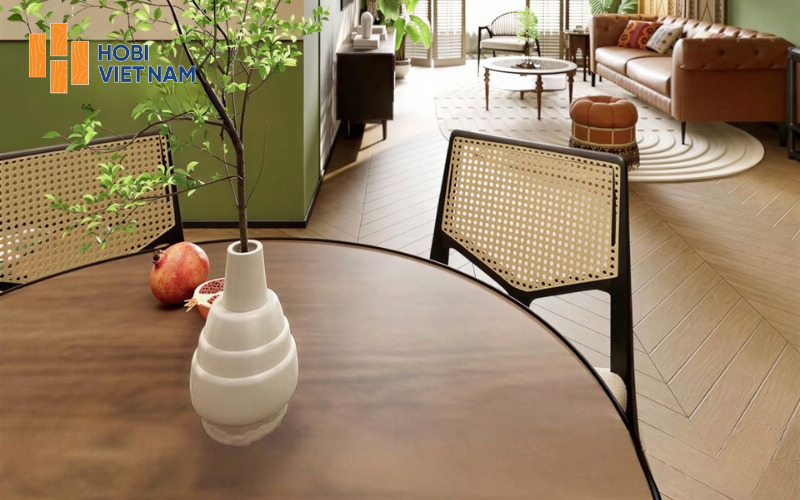 Sàn gỗ màu trung tính với nội thất sáng
