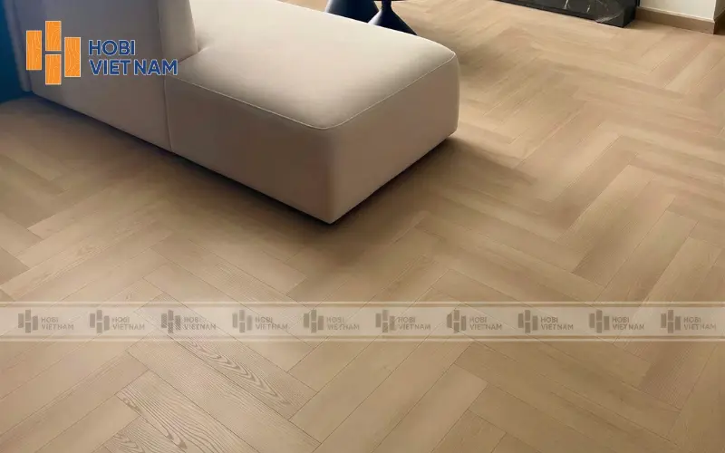 Sàn gỗ cốt đen xương cá phòng khách