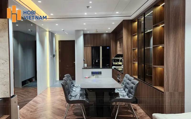 Sàn gỗ cốt đen Charm Black tại khu vực phòng ăn