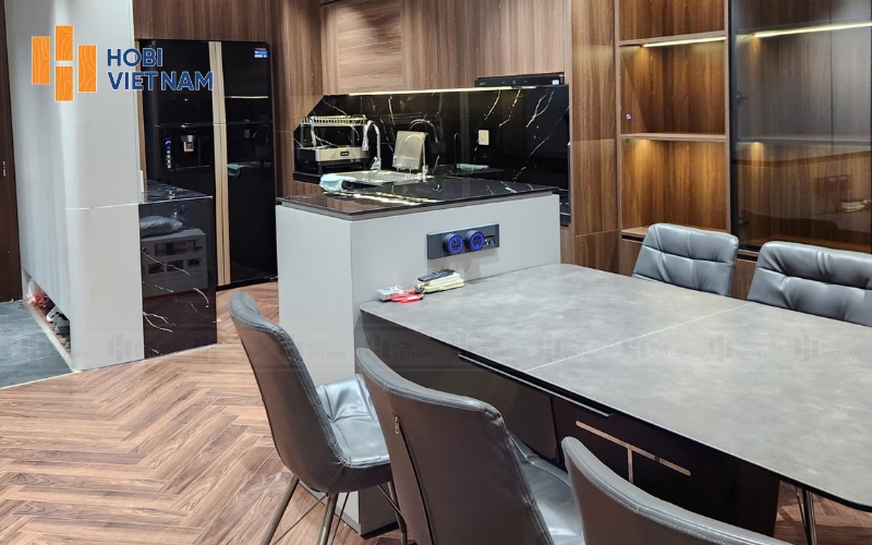 Sàn gỗ cốt đen Charm Black có độ cứng và ổn định tốt