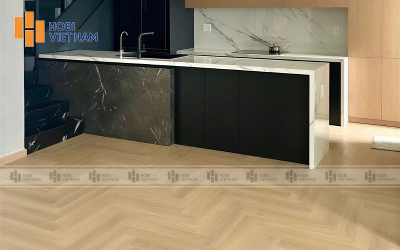 Sàn gỗ cốt đen xương cá khu vực bếp