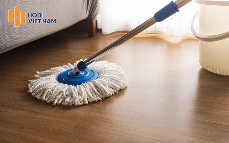 Vệ sinh định kỳ bằng khăn ẩm, giữ sàn khô ráo, ngăn nấm mốc và hư hại