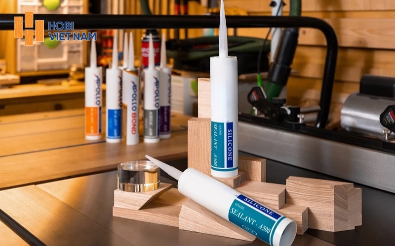 Keo dán sàn gỗ giúp liên kết ván sàn chắc chắn và tăng độ bền khi thi công