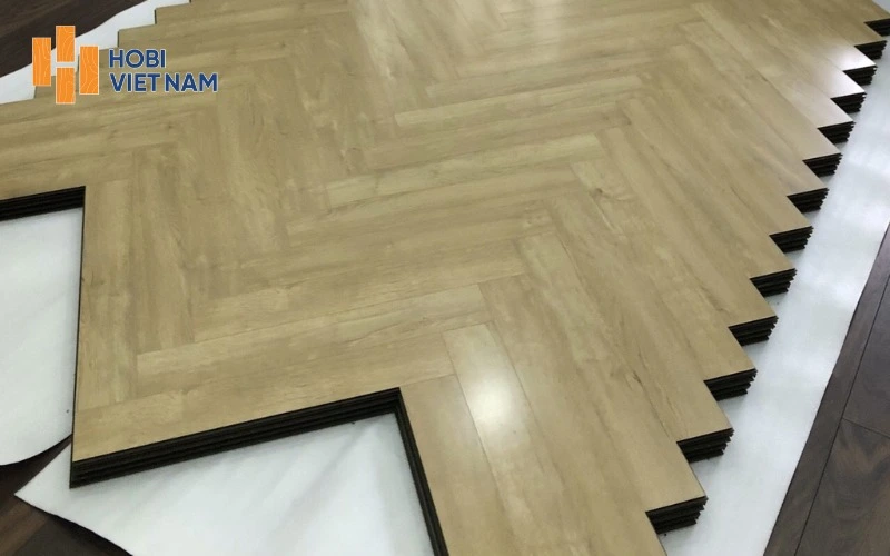 Độ dày 12mm mang lại sự chắc chắn vượt trội và khả năng chống cong vênh hiệu quả