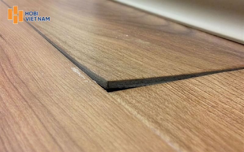 Những lỗi thường gặp khi lát sàn gỗ chung cư là chọn sàn không có khả năng chống ẩm