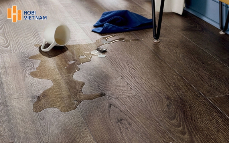 Sàn gỗ cốt xanh chịu nước tốt, hạn chế hút ẩm và phồng rộp