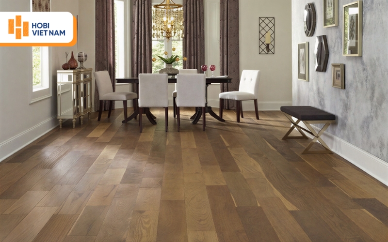 Sàn gỗ tông nâu ấm áp tạo cảm giác gần gũi và tinh tế