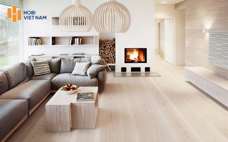 Sử dụng sàn gỗ tạo hiệu ứng tương phản với nội thất hiện đại