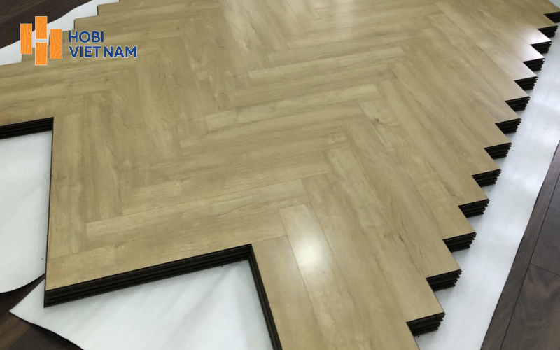 Độ dày 12mm mang lại sự chắc chắn vượt trội và khả năng chống cong vênh hiệu quả