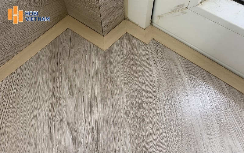 Nẹp sàn cần phù hợp độ dày ván gỗ để lắp đặt chắc chắn, thẩm mỹ