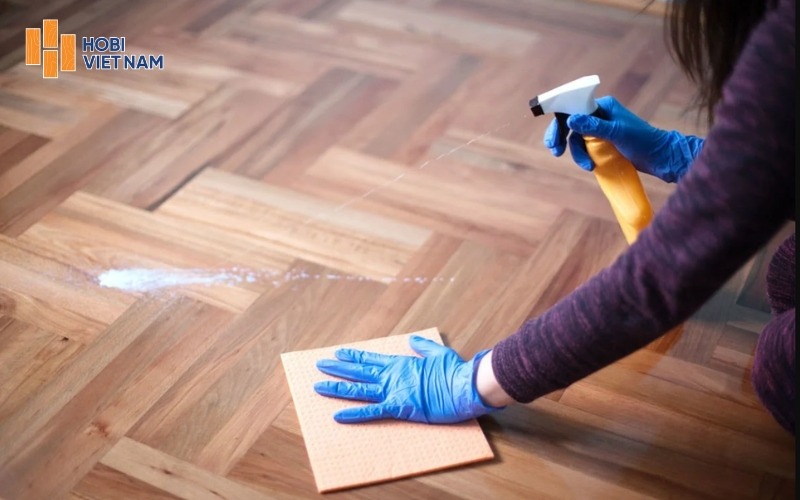 Lau ngay lập tức khi vết bẩn còn ướt