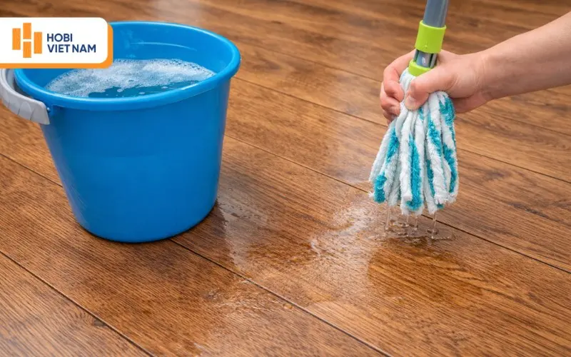 Pha nước lau sàn gỗ đúng tỷ lệ