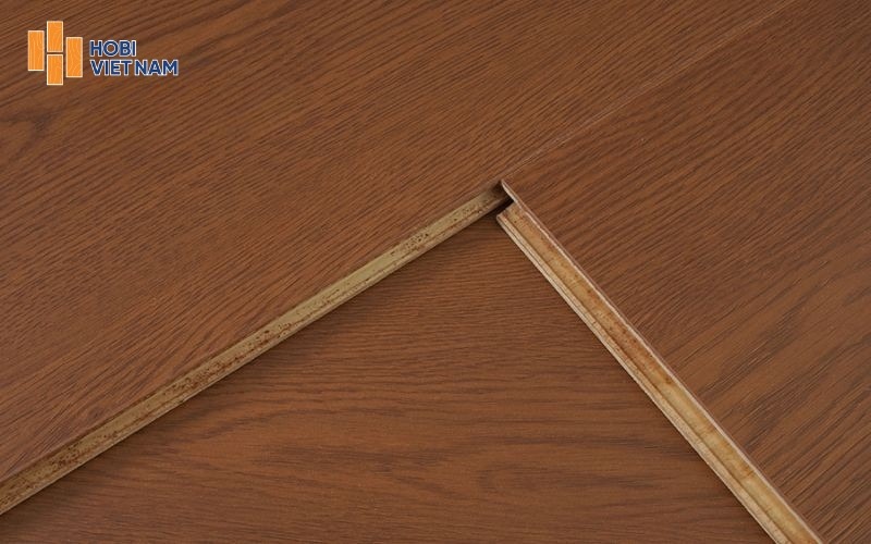 Sàn chính hãng chỉ có hai dạng bề mặt là mịn hoặc sần