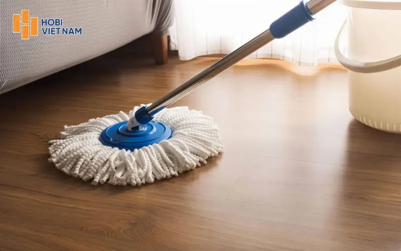 Người dùng nên vệ sinh đúng cách để giữ sàn luôn bền đẹp lâu dài