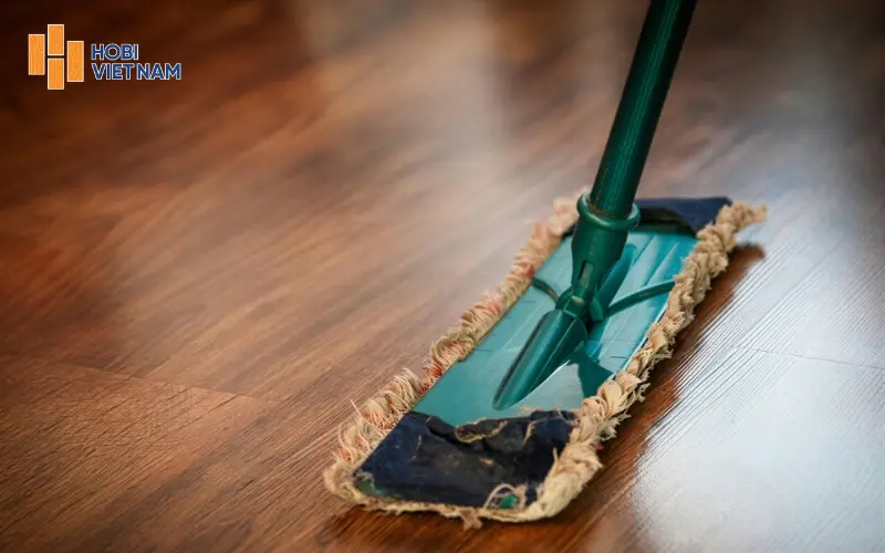 Vệ sinh sàn gỗ đúng cách giúp giữ được độ bền sàn