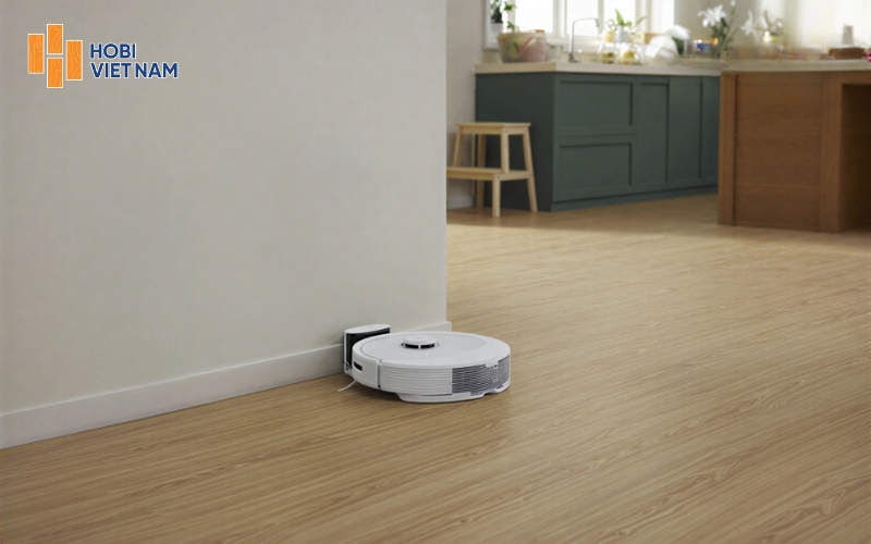 Vệ sinh, hút bụi sàn gỗ thường xuyên bằng máy chuyên dụng