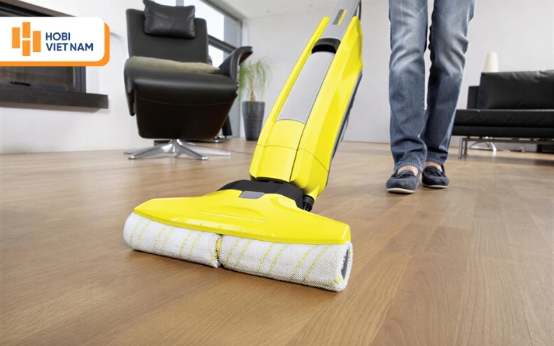 Thường xuyên quét bụi hoặc lau sàn bằng cây lau nhà mềm để loại bỏ bụi bẩn