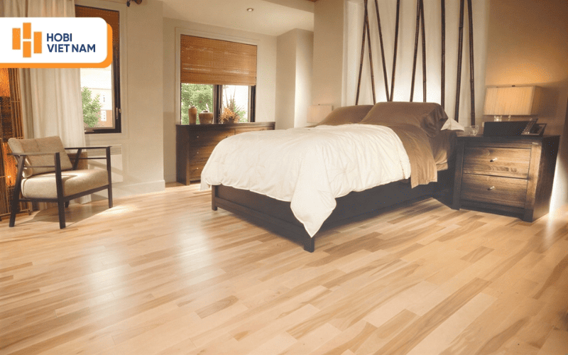 Thiết kế phòng ngủ tối giản với sàn gỗ hardwood tự nhiên, vân gỗ rõ nét