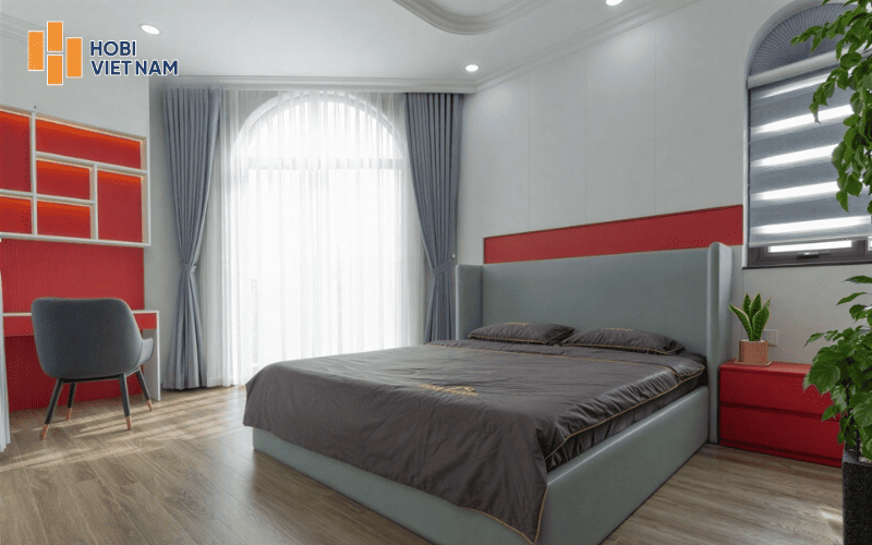 Sắc nâu trung tính của sàn gỗ công nghiệp giúp phòng ngủ thêm hài hòa