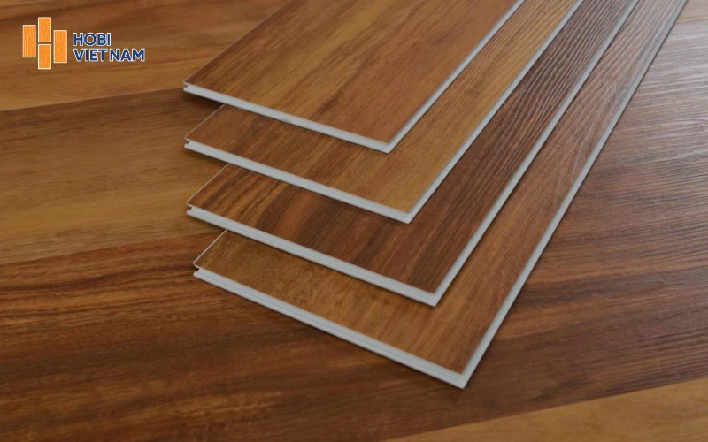 Chọn sàn nhựa PVC dày cho khu vực đi lại nhiều để tăng độ bền, hạn chế lún