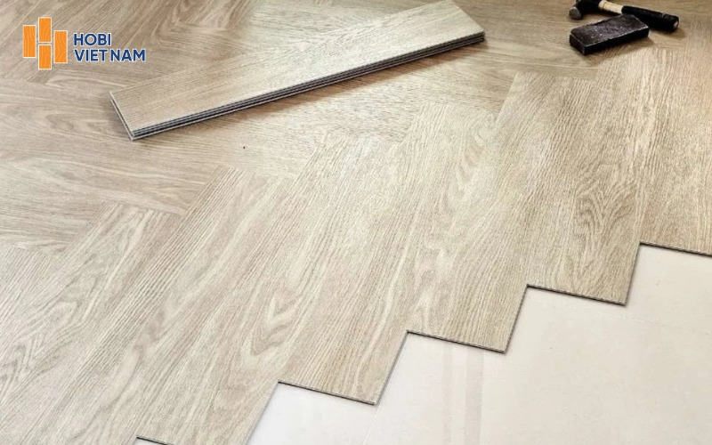 Sàn SPC khó tái hiện được độ chân thực và chiều sâu như sàn gỗ tự nhiên