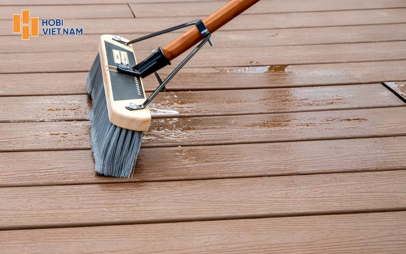 Vệ sinh gỗ nhựa composite định kỳ để duy trì độ bền và thẩm mỹ