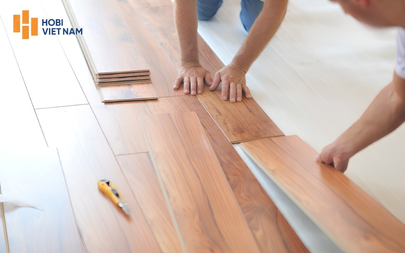 Chi phí thi công thay đổi tùy theo loại sàn sử dụng và yêu cầu kỹ thuật