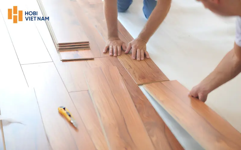 Chi phí thi công thay đổi tùy theo loại sàn sử dụng và yêu cầu kỹ thuật