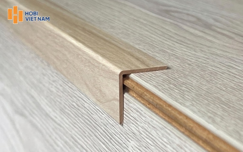 Nẹp góc V (nẹp góc vuông) dùng để xử lý các góc vuông 90 độ