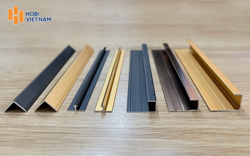 Sử dụng phụ kiện đi kèm giúp quá trình thi công tấm ốp than tre dễ dàng hơn