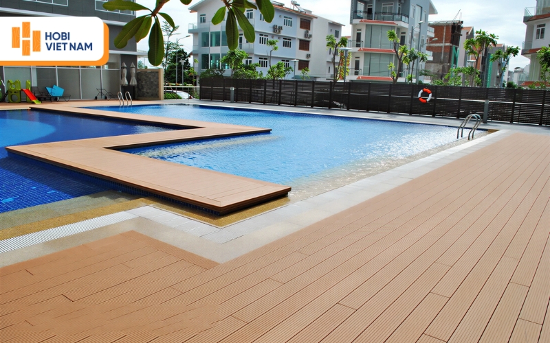 Sàn gỗ có thể lát cho khu vực hồ bơi, vừa đảm bảo công năng vừa có tính thẩm mỹ