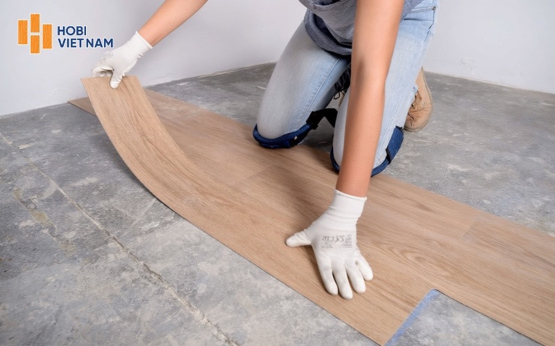 Lắp sàn gỗ trên nền bê tông chắc chắn
