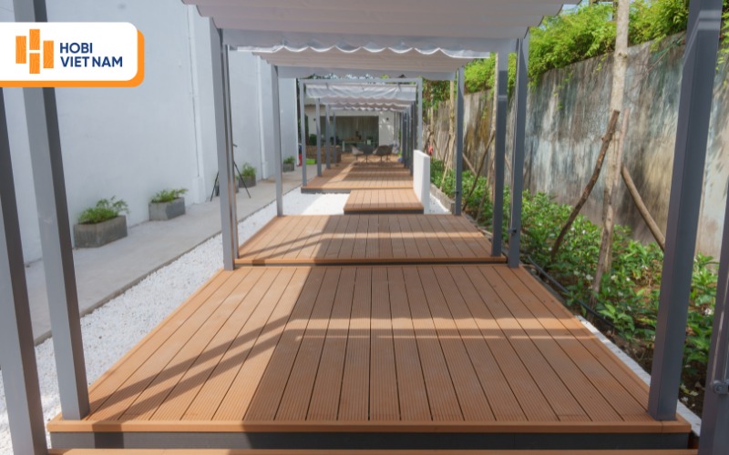 Dự án thi công sàn gỗ nhựa Glotex cho quán cà phê