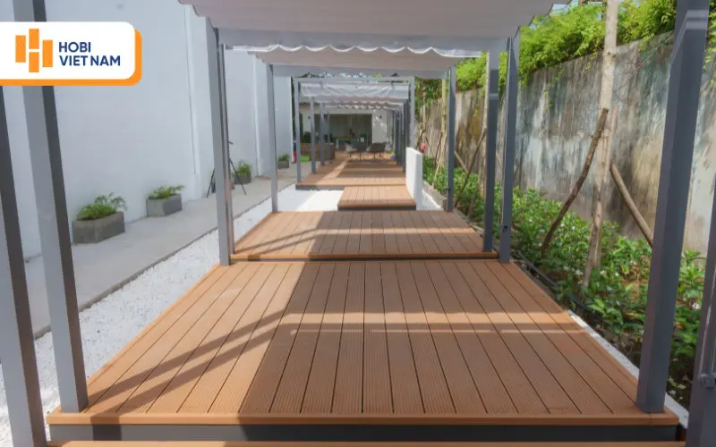 Dự án thi công sàn gỗ nhựa Glotex cho quán cà phê
