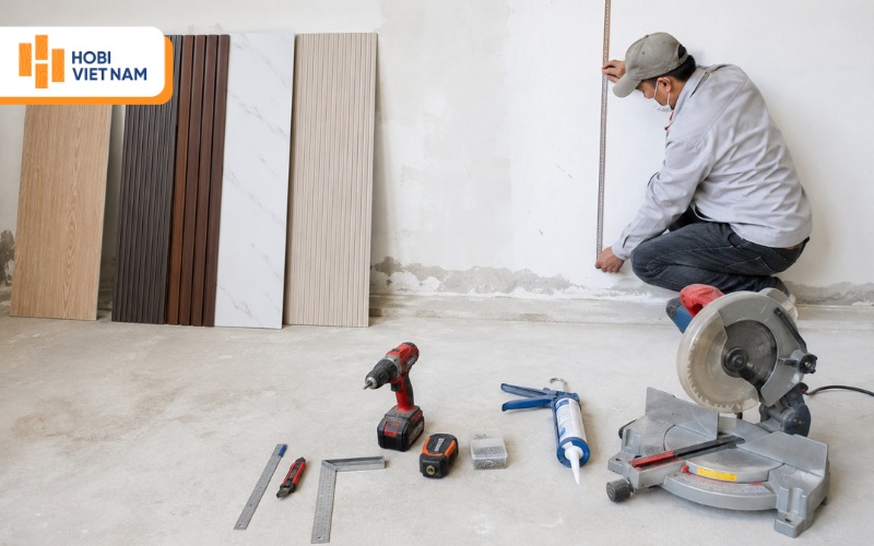 Đo đạc kích thước kỹ lưỡng để tính toán số lượng tấm nhựa ốp tường hợp lý
