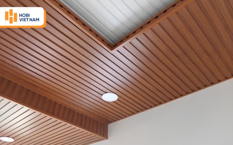 Trần lam sóng nhựa tone nâu đỏ