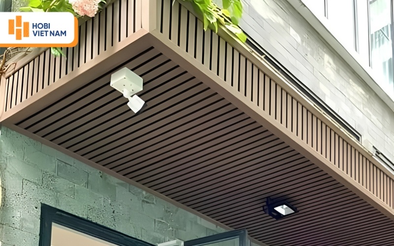 Ốp trần mái hiên ngoài trời bằng tấm nhựa lam sóng