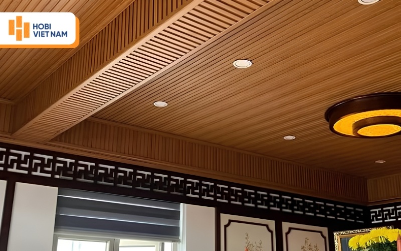 Trần nhựa giả gỗ có nhiều màu sắc và kiểu vân đa dạng, phù hợp mọi phong cách nội thất