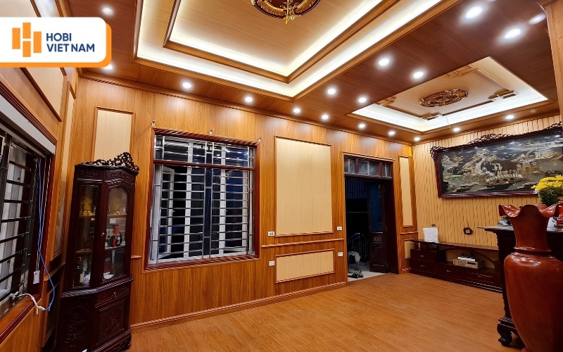 Chi phí thi công trần giả gỗ tùy thuộc vào loại vật liệu, thiết kế và điều kiện thi công thực tế