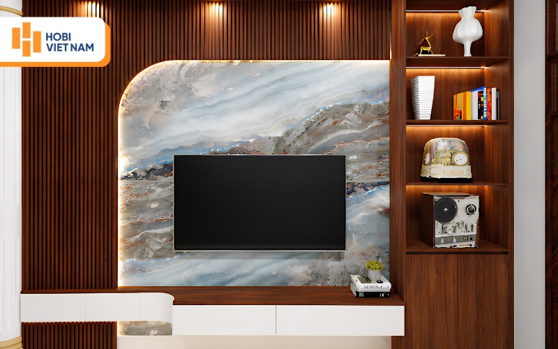 Vách TV ốp lam sóng kết hợp LED nổi bật trên nền vách đá cẩm thạch vân xanh