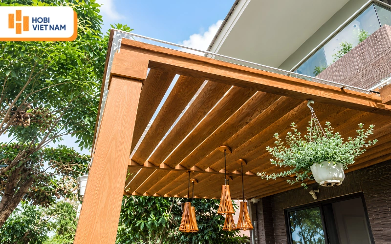 Mái hiên gỗ nhựa có khả năng chống nước, chịu thời tiết tốt Mái hiên gỗ nhựa có khả năng chống nước, chịu thời tiết tốt