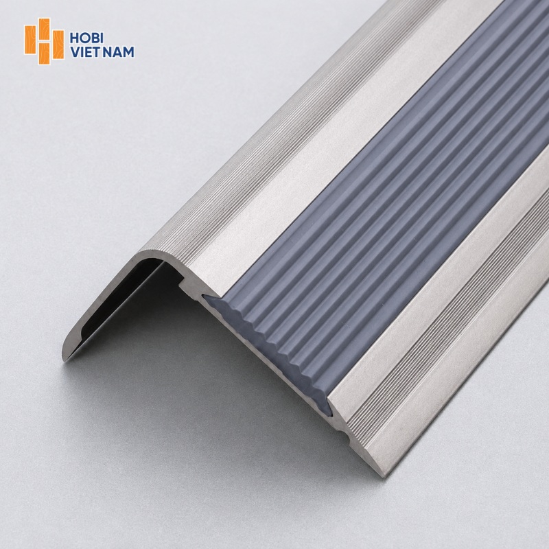 Nẹp nhôm chống trượt bậc cầu thang