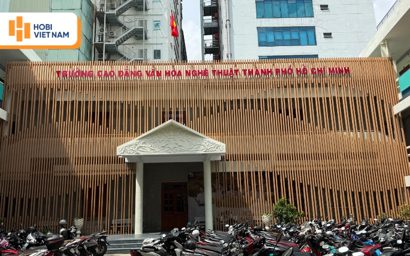 Dự án thi công thanh lam gỗ nhựa trang trí mặt tiền