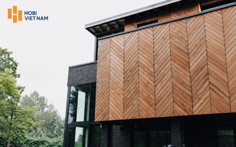 Lắp đặt lam gỗ nhựa ngoài trời kiểu xương cá