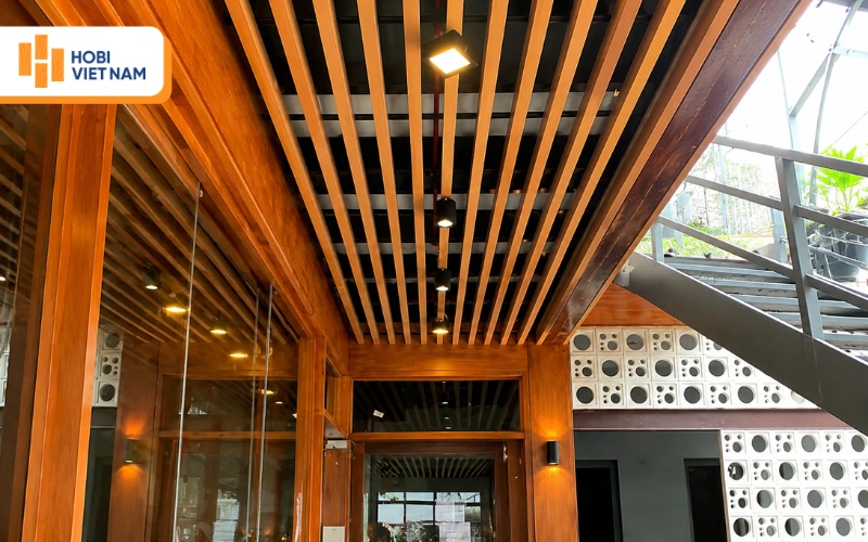 Hình ảnh thực tế trần nan gỗ nhựa Composite