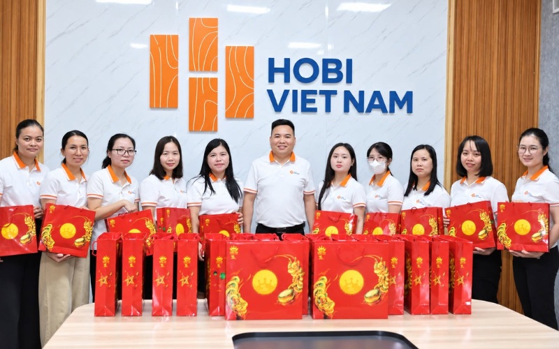 Anh Đồng Ngọc Cường cùng đội ngũ nhân sự Hobi Việt Nam