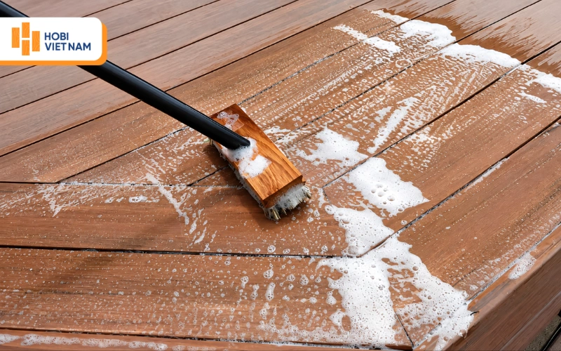 Vệ sinh gỗ nhựa đúng cách để sử dụng bền lâu